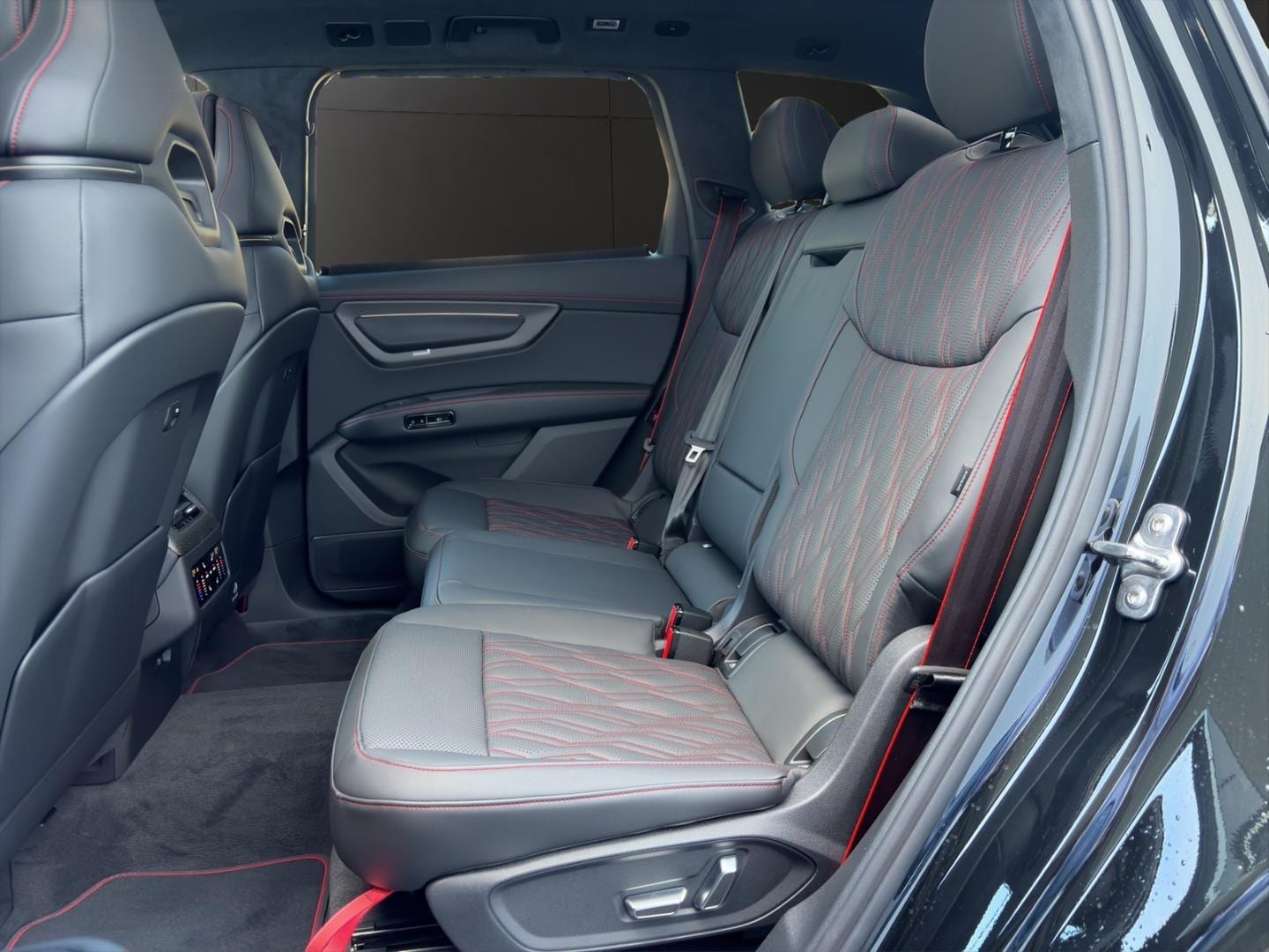 Bild über Audi Q7 SUV TDI quattro 220 kW tiptronic - für weitere Informationen kontaktieren Sie den Audi Partner