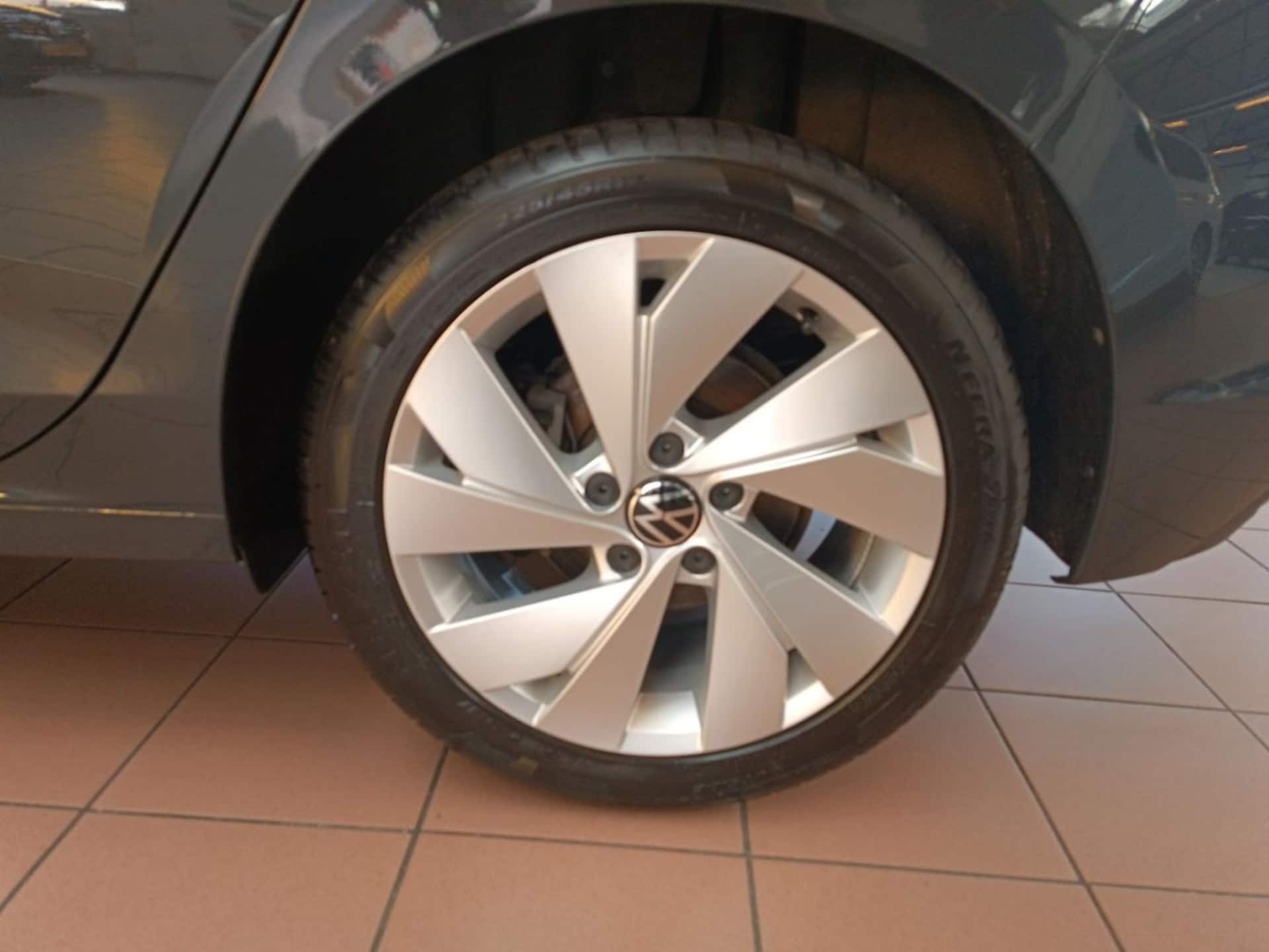 Volkswagen Golf Style
