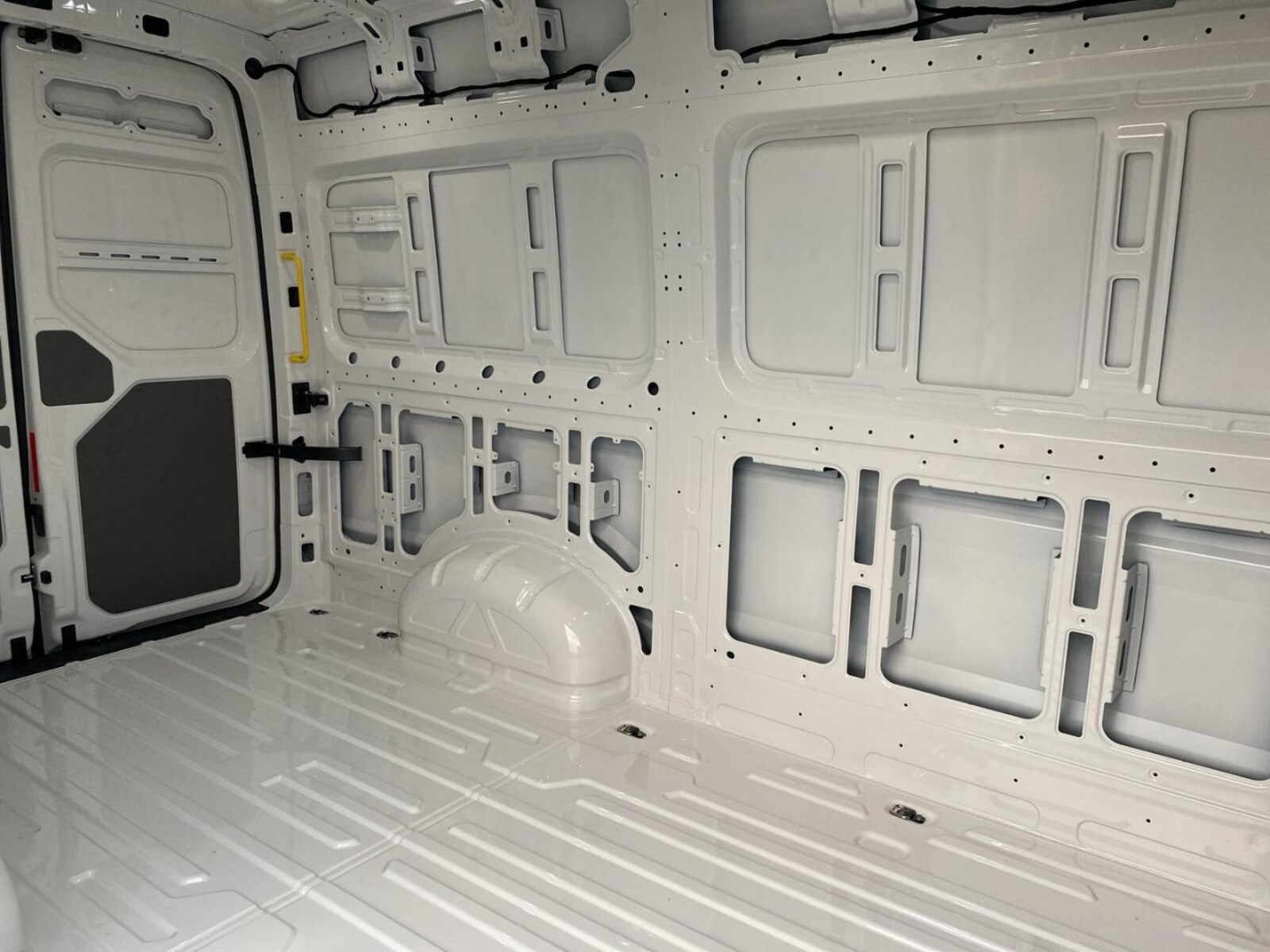 Volkswagen Crafter Kasten mittlerer Radstand – Bild 15