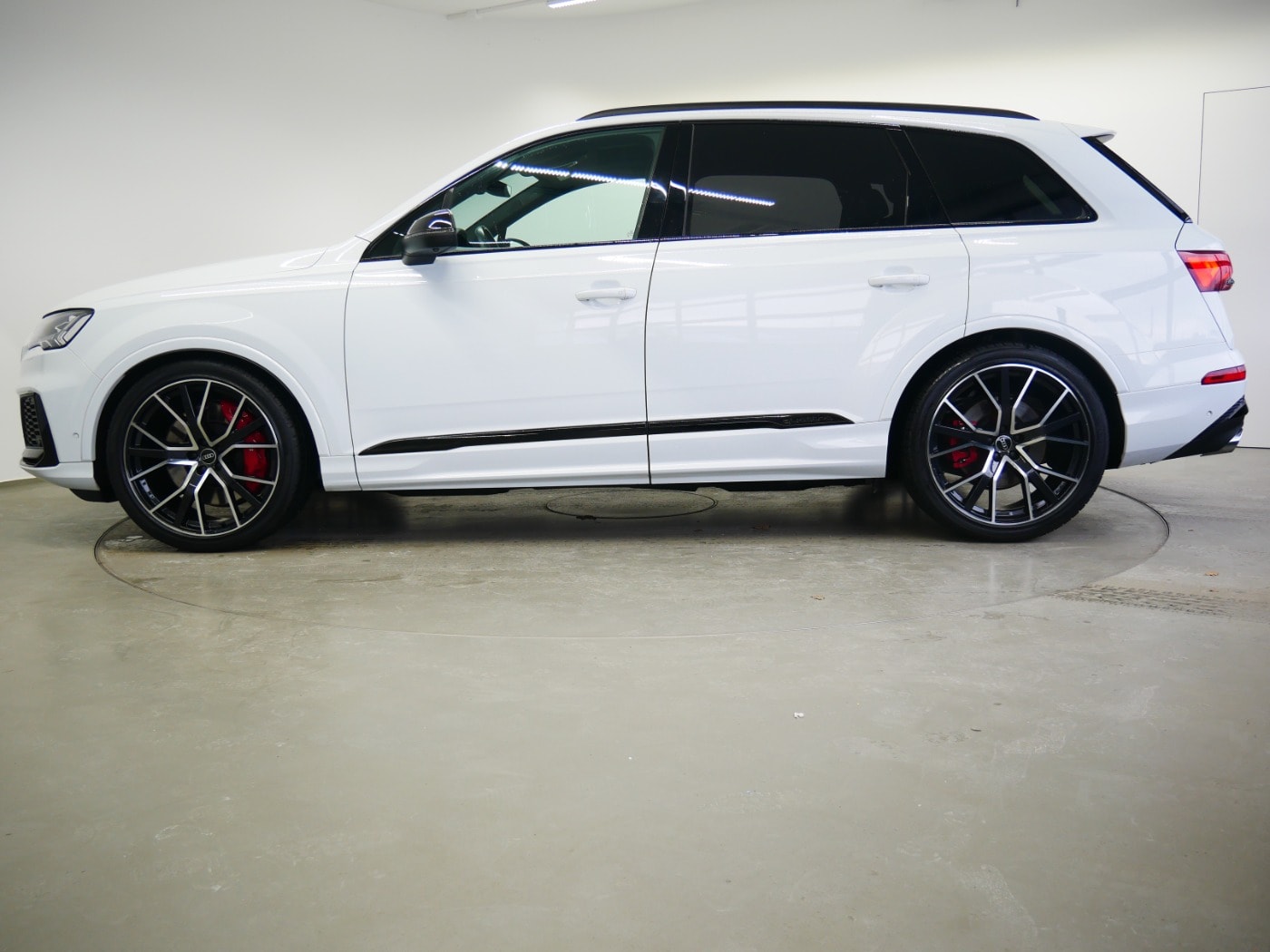 Image about Audi SQ7 TFSI quattro tiptronic