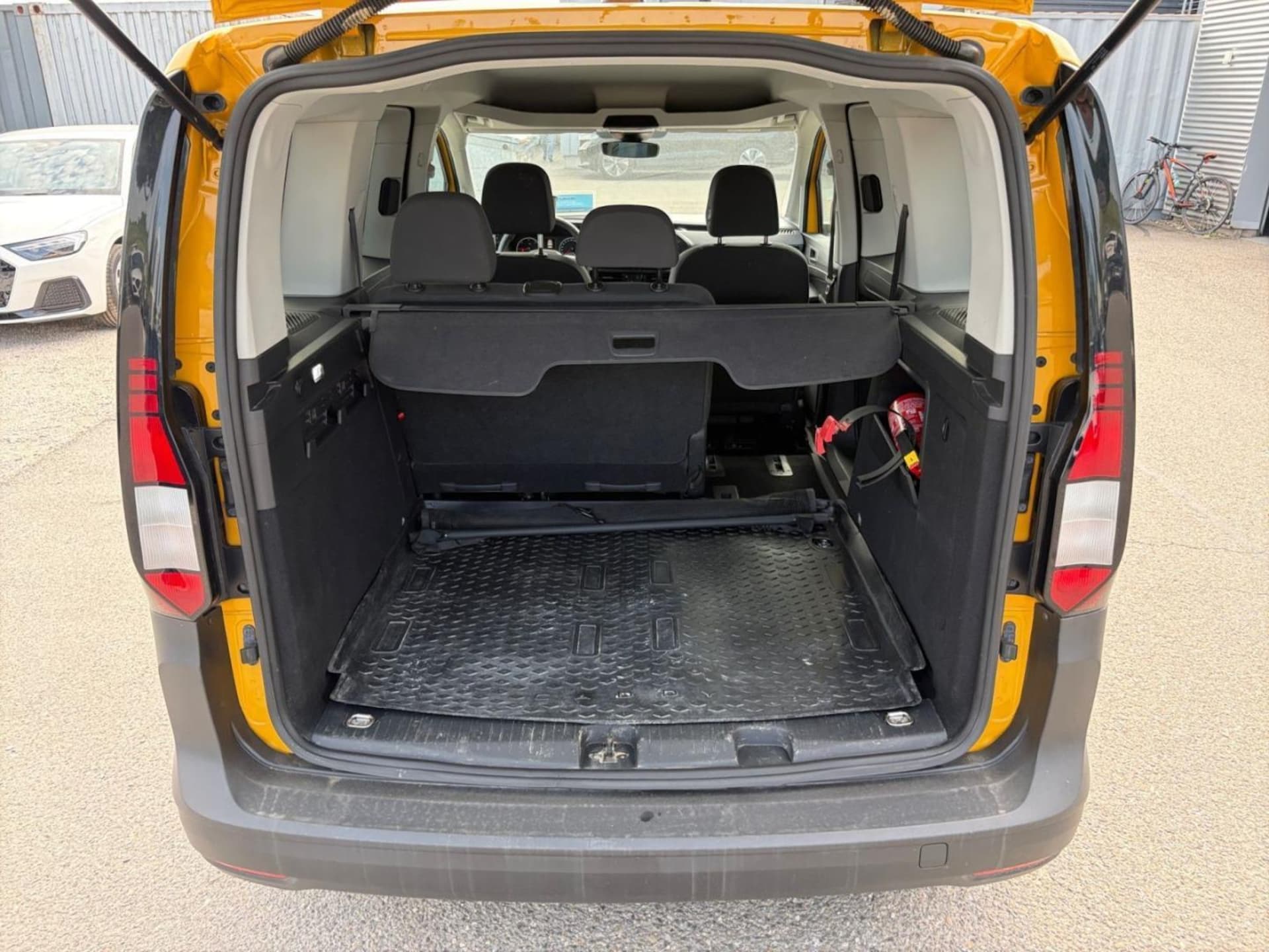 Volkswagen Caddy Basis-Modell