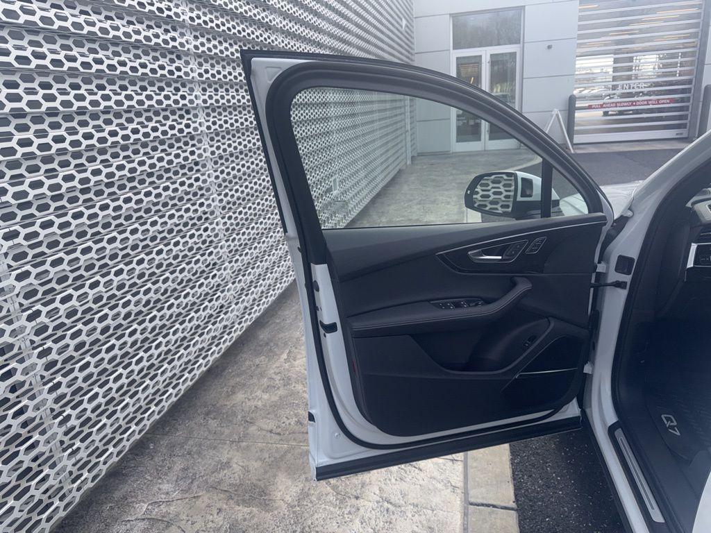 2026 Audi Q7 Premium Plus - Photo 9