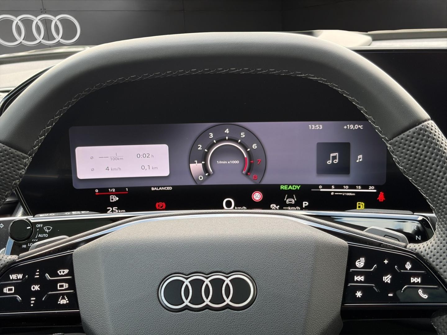 Bild über Audi Q3 SUV TFSI 110 kW S tronic - für weitere Informationen kontaktieren Sie den Audi Partner
