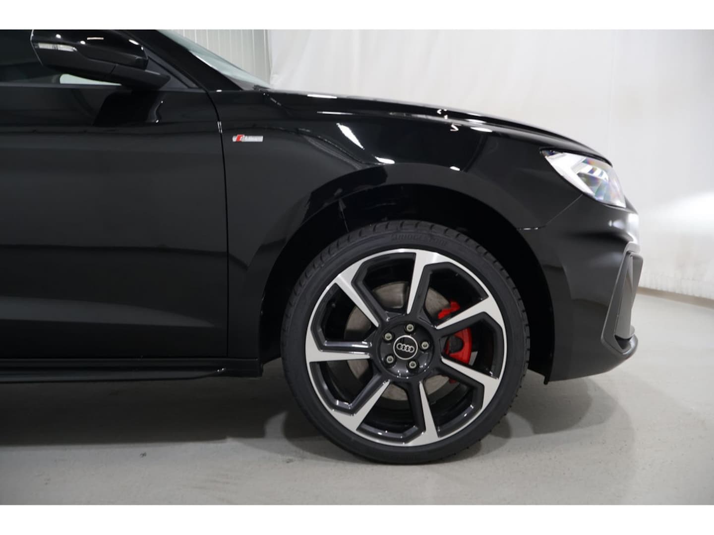 Bild über Audi A1 Sportback S line 35 TFSI S tronic - für weitere Informationen kontaktieren Sie den Audi Partner