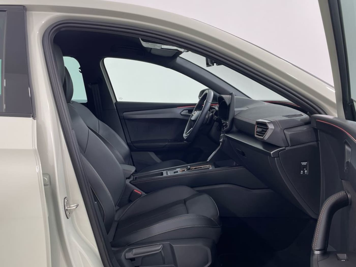 CUPRA Leon León 1.5 eTSI DSG 110 kW (150 CV) — photo 6