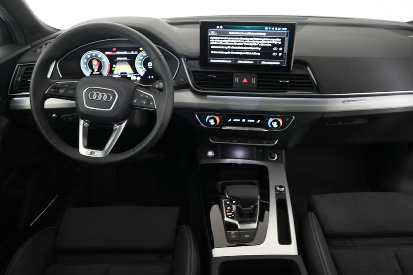 Bild über Audi Q5 Sportback TFSI e S line business 55 TFSI e quattro S tronic - für weitere Informationen kontaktieren Sie den Audi Partner