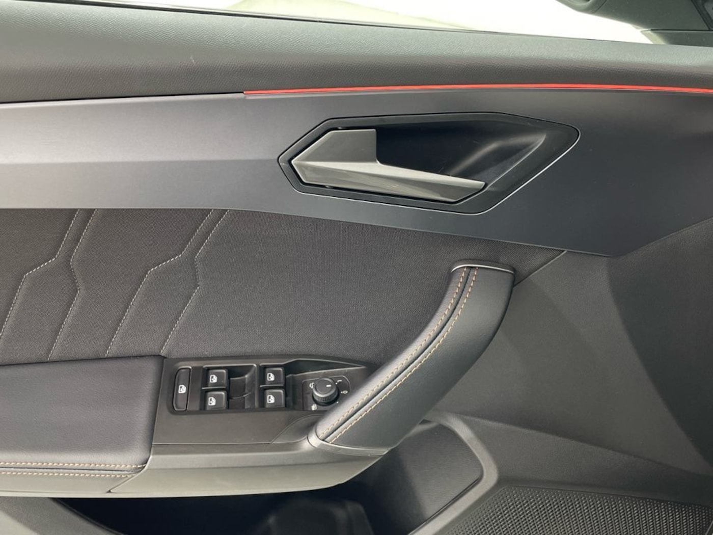 CUPRA Leon León 1.5 eTSI DSG 110 kW (150 CV) — photo 19