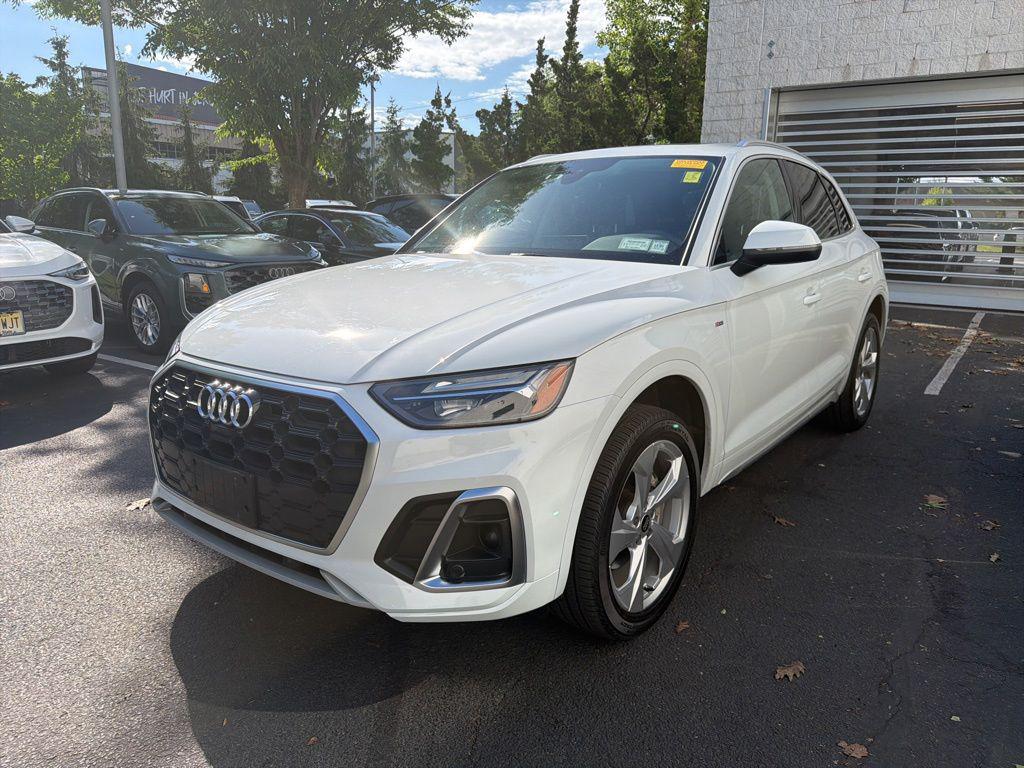 2023 Audi Q5 45 Premium Plus's photo