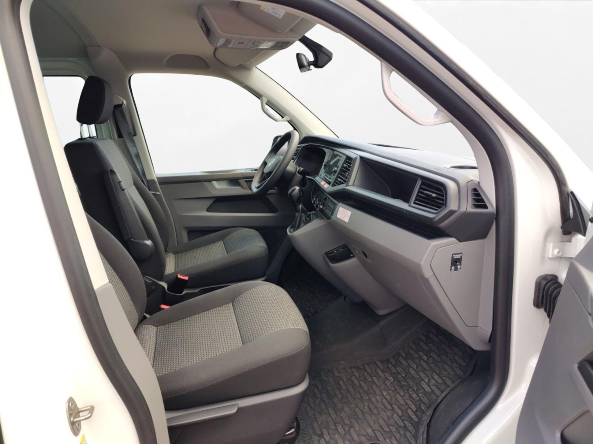 Volkswagen T6.1 Transporter Kombi langer Radstand