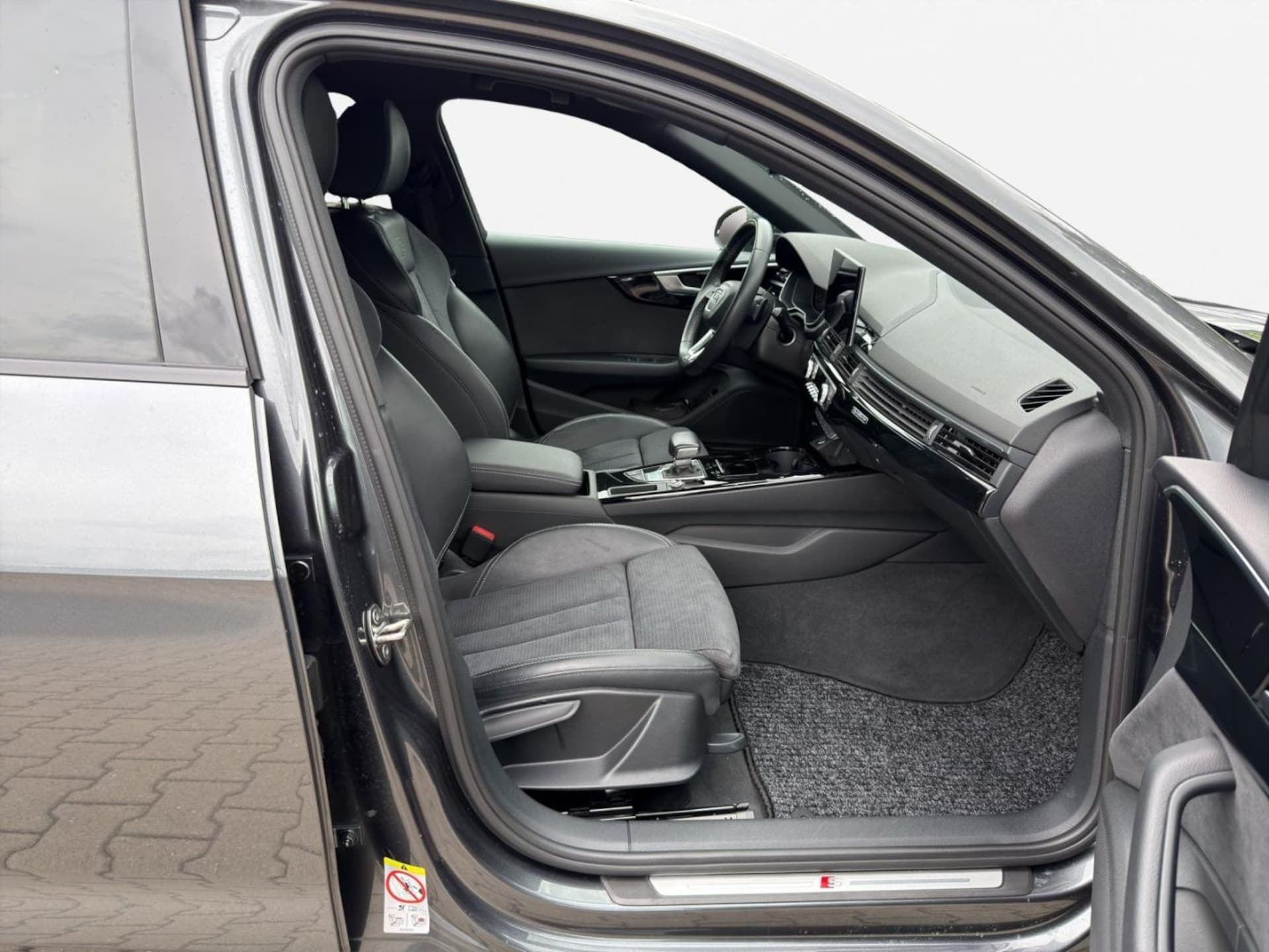 Audi A4 Avant S line