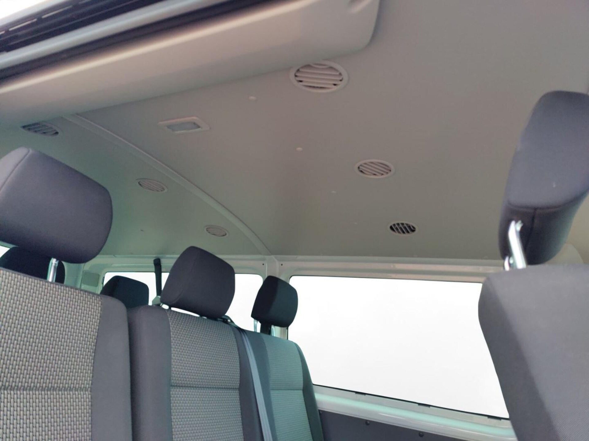 Volkswagen T6.1 Transporter Kombi langer Radstand