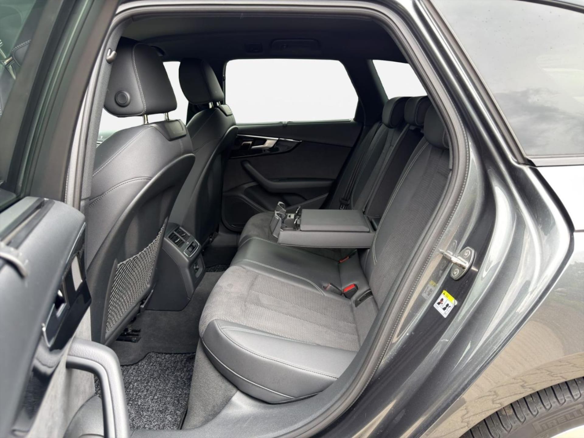 Audi A4 Avant S line
