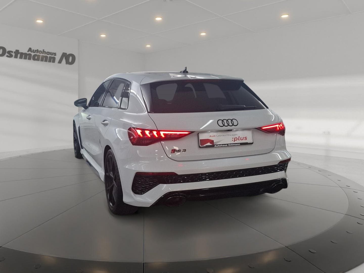 Bild über Audi RS 3 Sportback TFSI quattro S tronic - für weitere Informationen kontaktieren Sie den Audi Partner