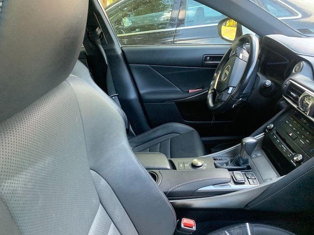 2018 Lexus IS 300