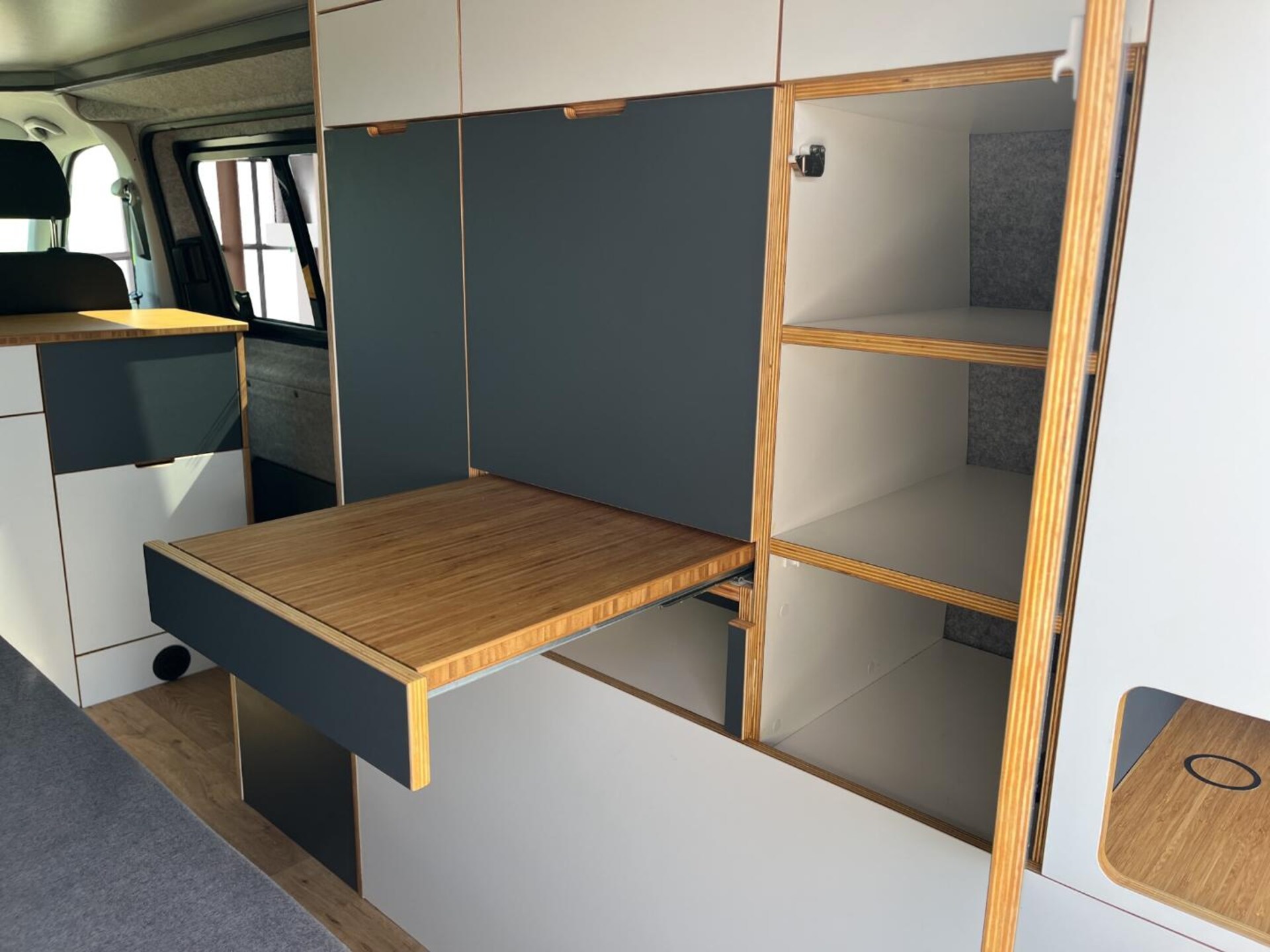 Volkswagen T6.1 Transporter Kasten langer Radstand