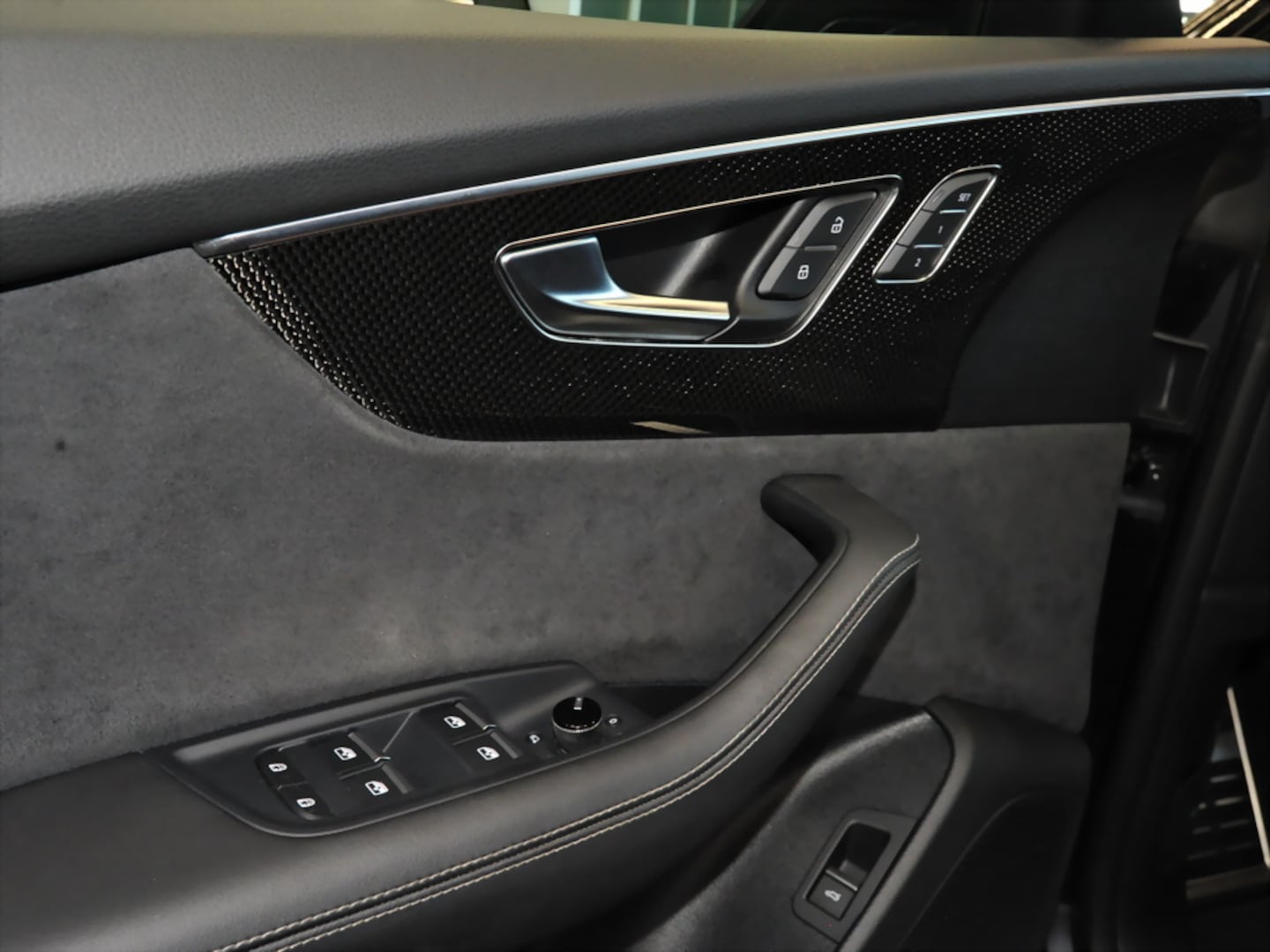 Bild über Audi SQ8 TFSI quattro tiptronic - für weitere Informationen kontaktieren Sie den Audi Partner