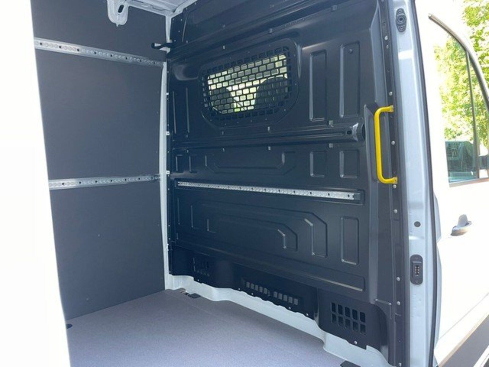 Volkswagen Crafter Kasten mittlerer Radstand – Bild 12