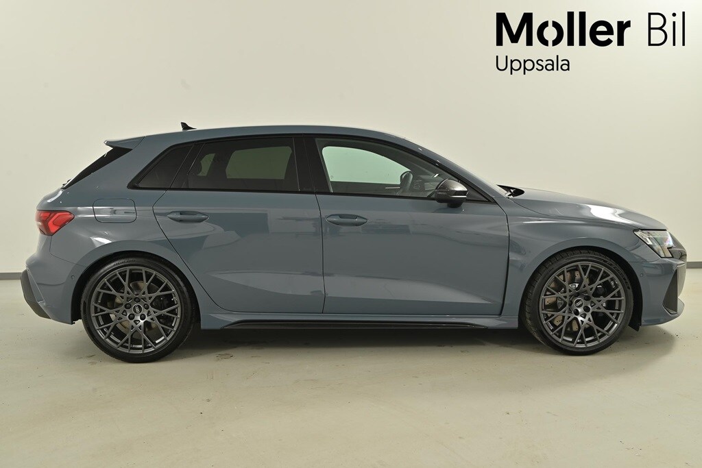 Bild som visar&nbsp;Audi RS 3 Sportback&nbsp;RS 3 Sportback 400 hk S tronic - för mer information kontakta din Audi Partner
