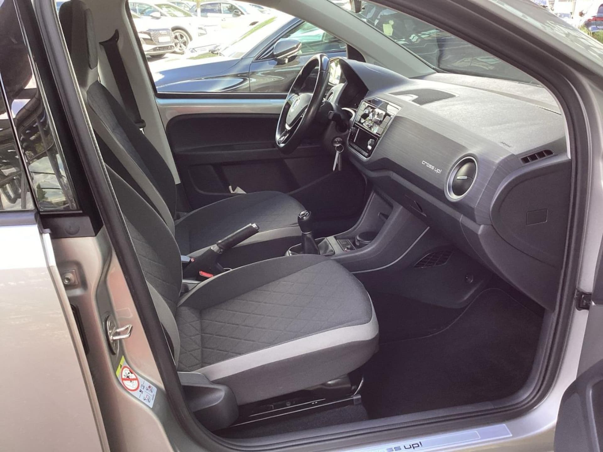 Volkswagen up! cross up!