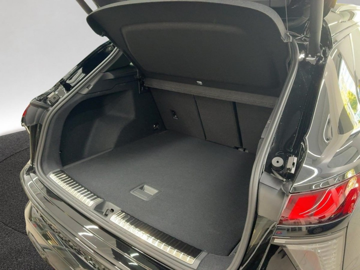 Bild über Audi Q3 SUV TFSI 110 kW S tronic - für weitere Informationen kontaktieren Sie den Audi Partner