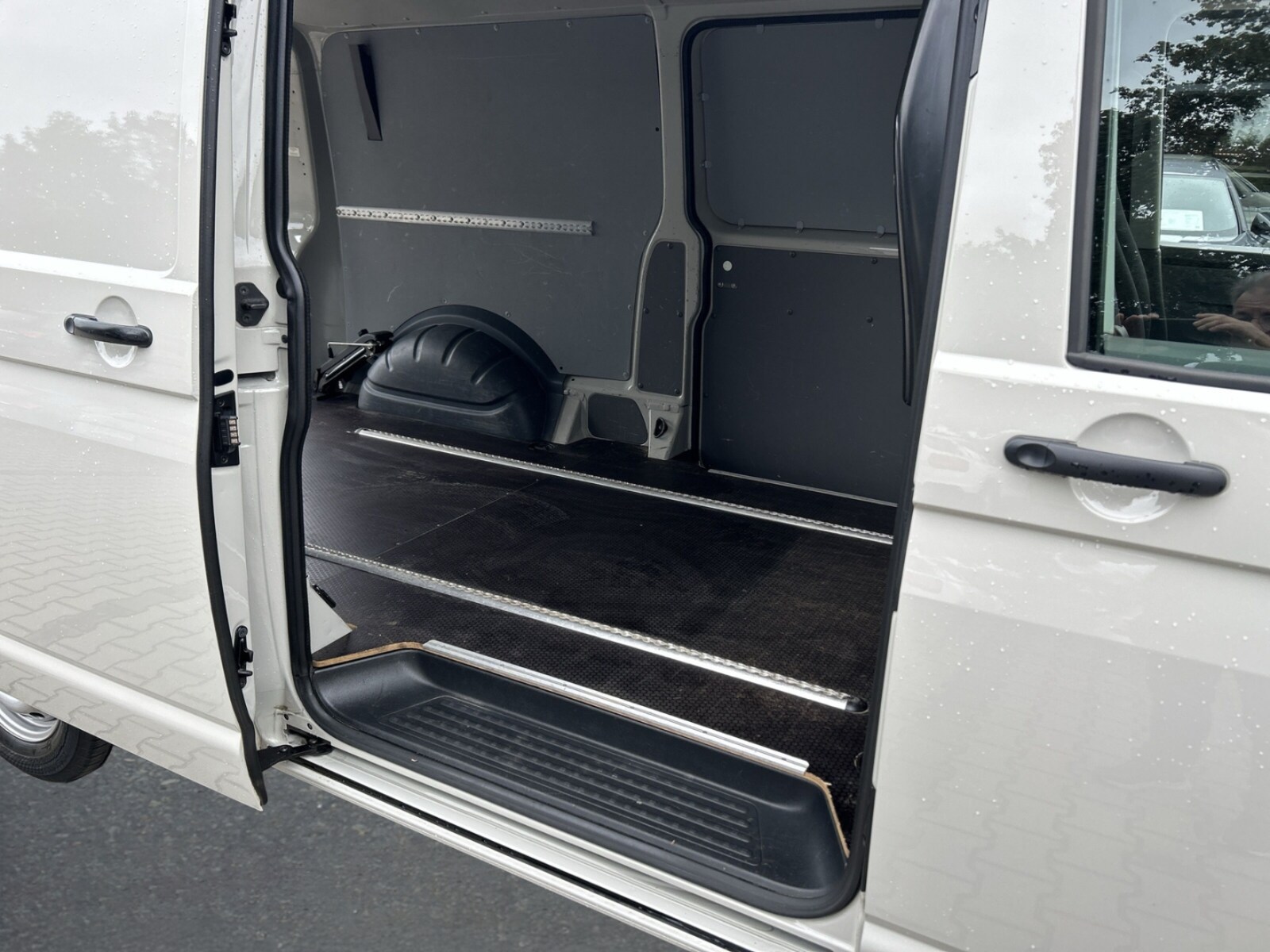 Volkswagen T6.1 Transporter Kasten langer Radstand – Bild 10
