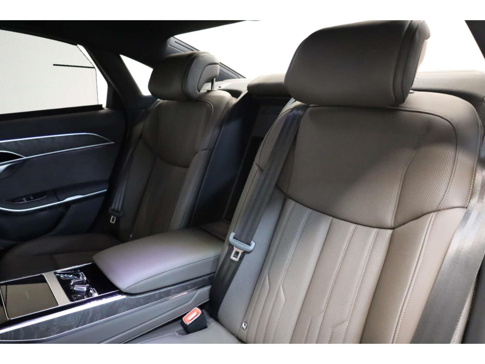 Audi A8 – Bild 11
