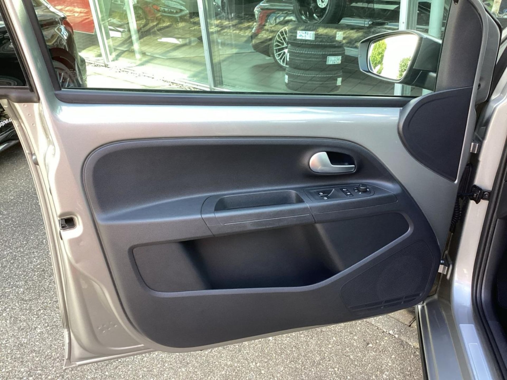 Volkswagen up! cross up!