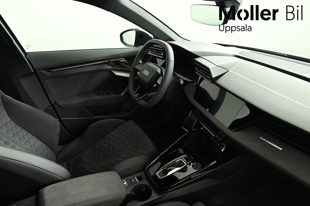 Bild som visar&nbsp;Audi RS 3 Sportback&nbsp;RS 3 Sportback 400 hk S tronic - för mer information kontakta din Audi Partner