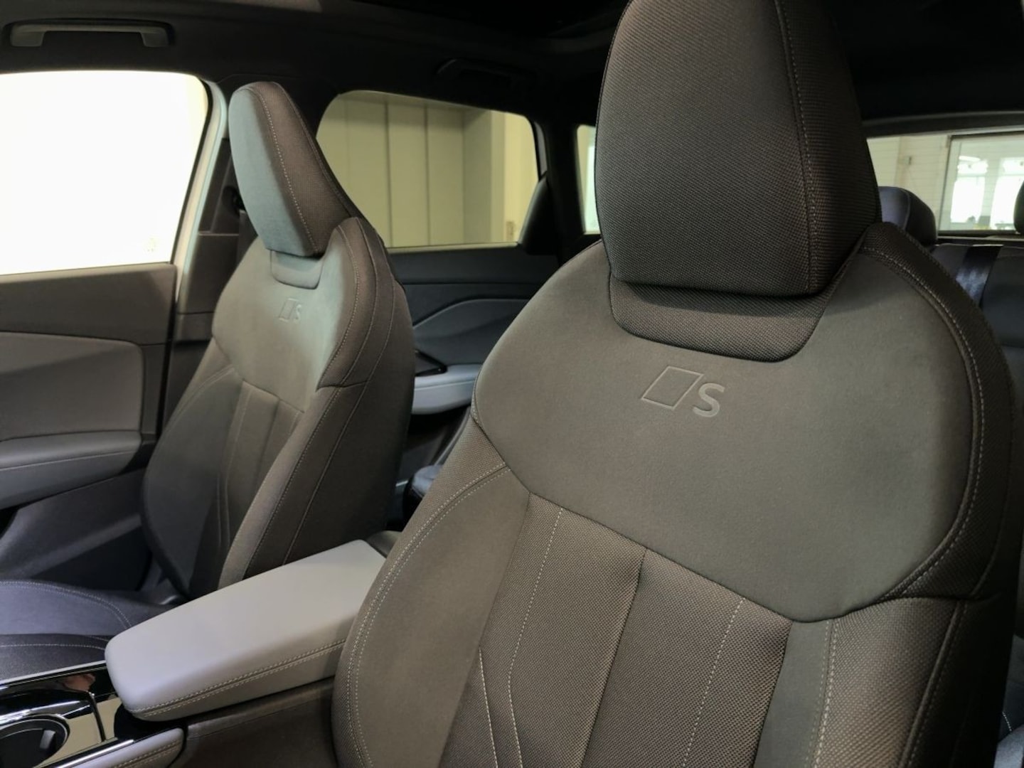 Bild über Audi Q3 SUV TFSI 110 kW S tronic - für weitere Informationen kontaktieren Sie den Audi Partner