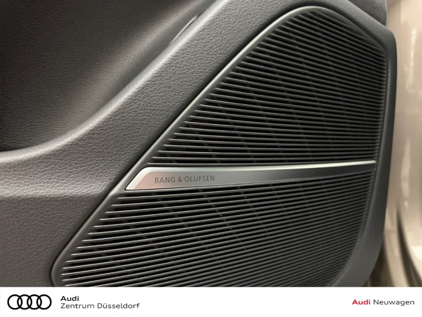 Bild über Audi RS Q8 SUV TFSI quattro 471 kW tiptronic - für weitere Informationen kontaktieren Sie den Audi Partner