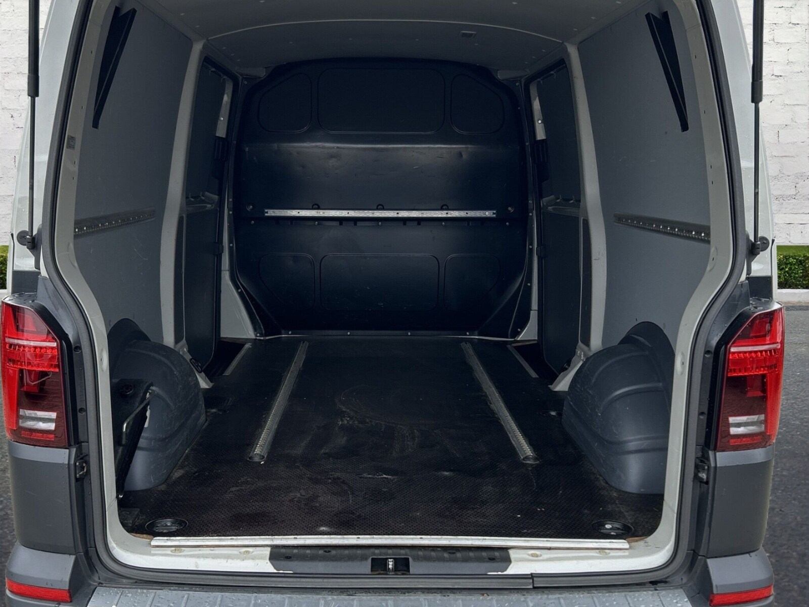 Volkswagen T6.1 Transporter Kasten langer Radstand – Bild 15