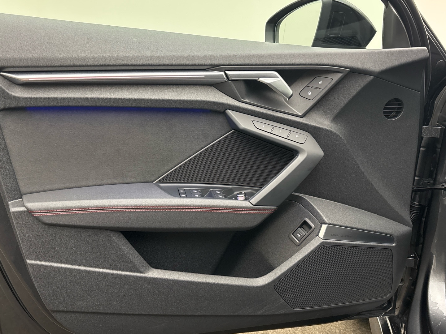 Bild über Audi RS 3 Sportback TFSI quattro S tronic - für weitere Informationen kontaktieren Sie den Audi Partner
