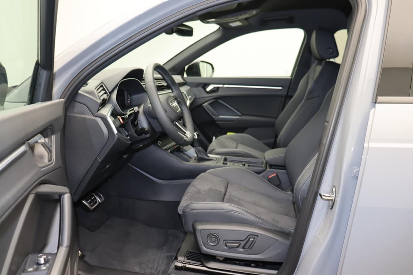 Bild über Audi Q3 S line 40 TDI quattro S tronic - für weitere Informationen kontaktieren Sie den Audi Partner
