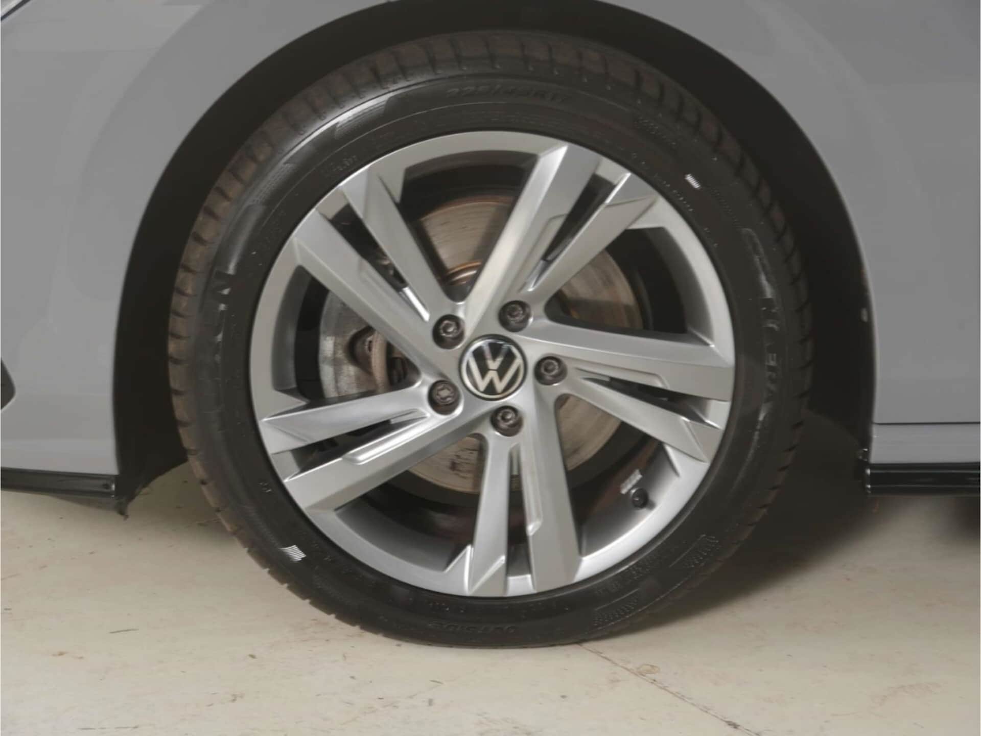 Volkswagen Golf R-Line