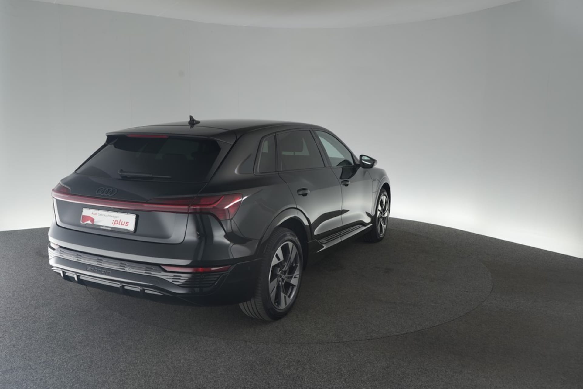 Audi Q8 e-tron S line