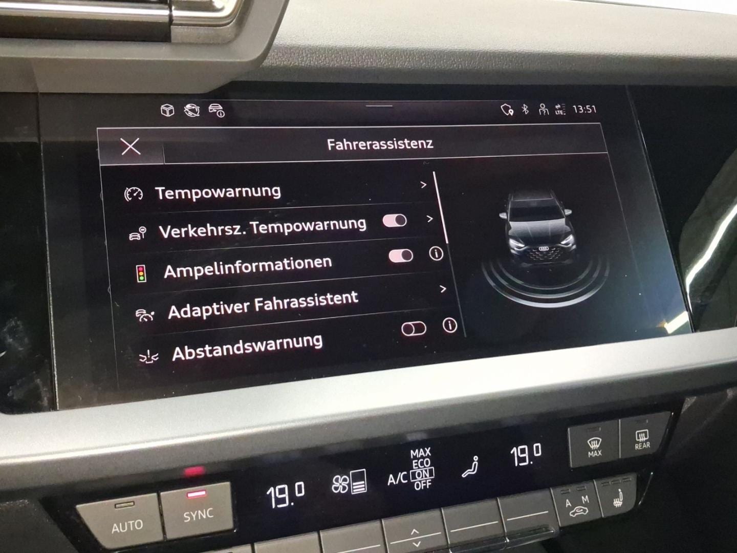 Bild über Audi A3 Limousine TDI S tronic - für weitere Informationen kontaktieren Sie den Audi Partner