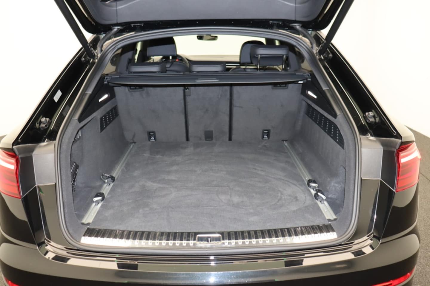 Bild über Audi Q8 SUV TFSI e S line business TFSI e quattro 290 kW tiptronic - für weitere Informationen kontaktieren Sie den Audi Partner