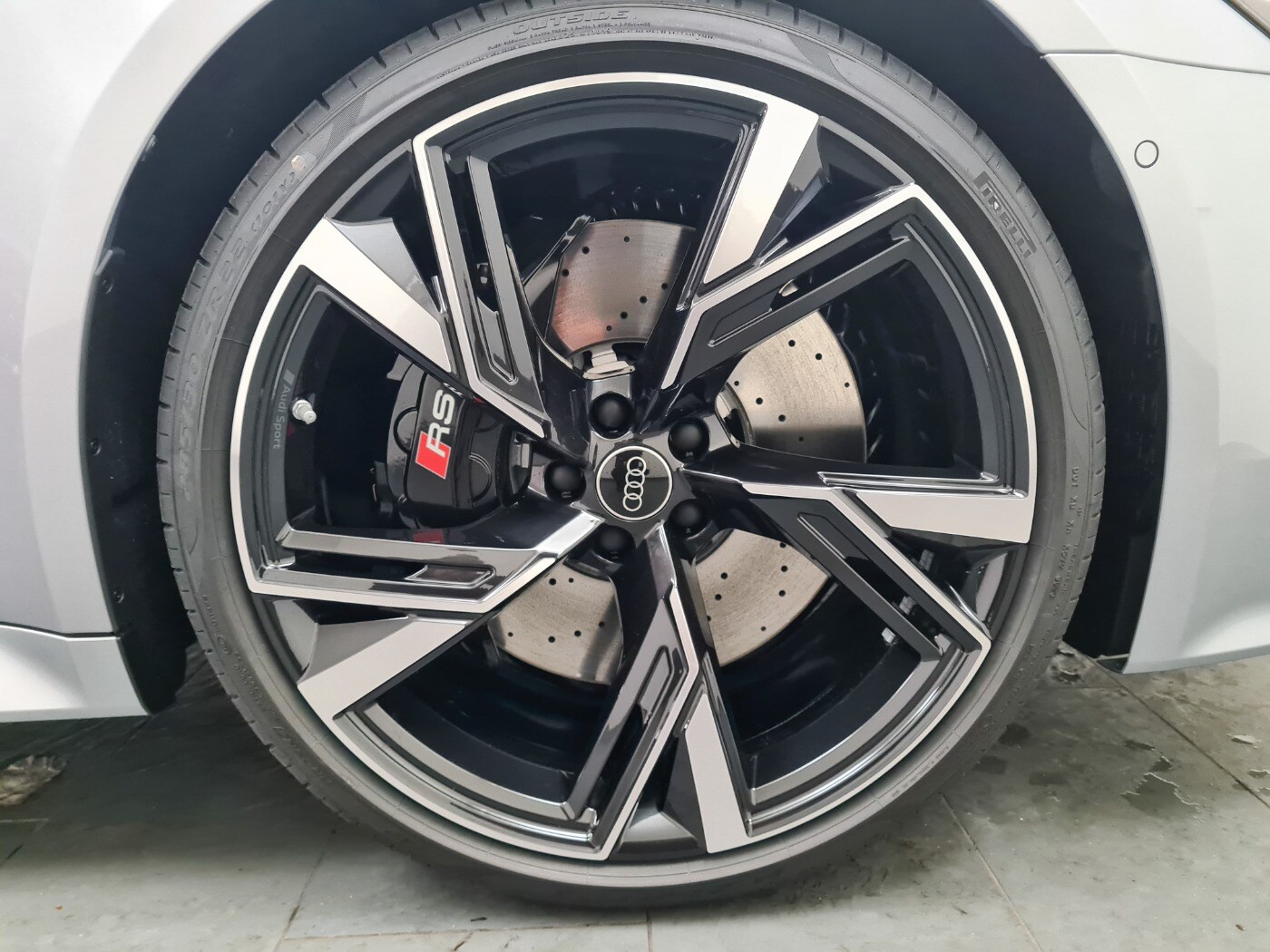 Image about Audi RS 6 Avant performance quattro tiptronic