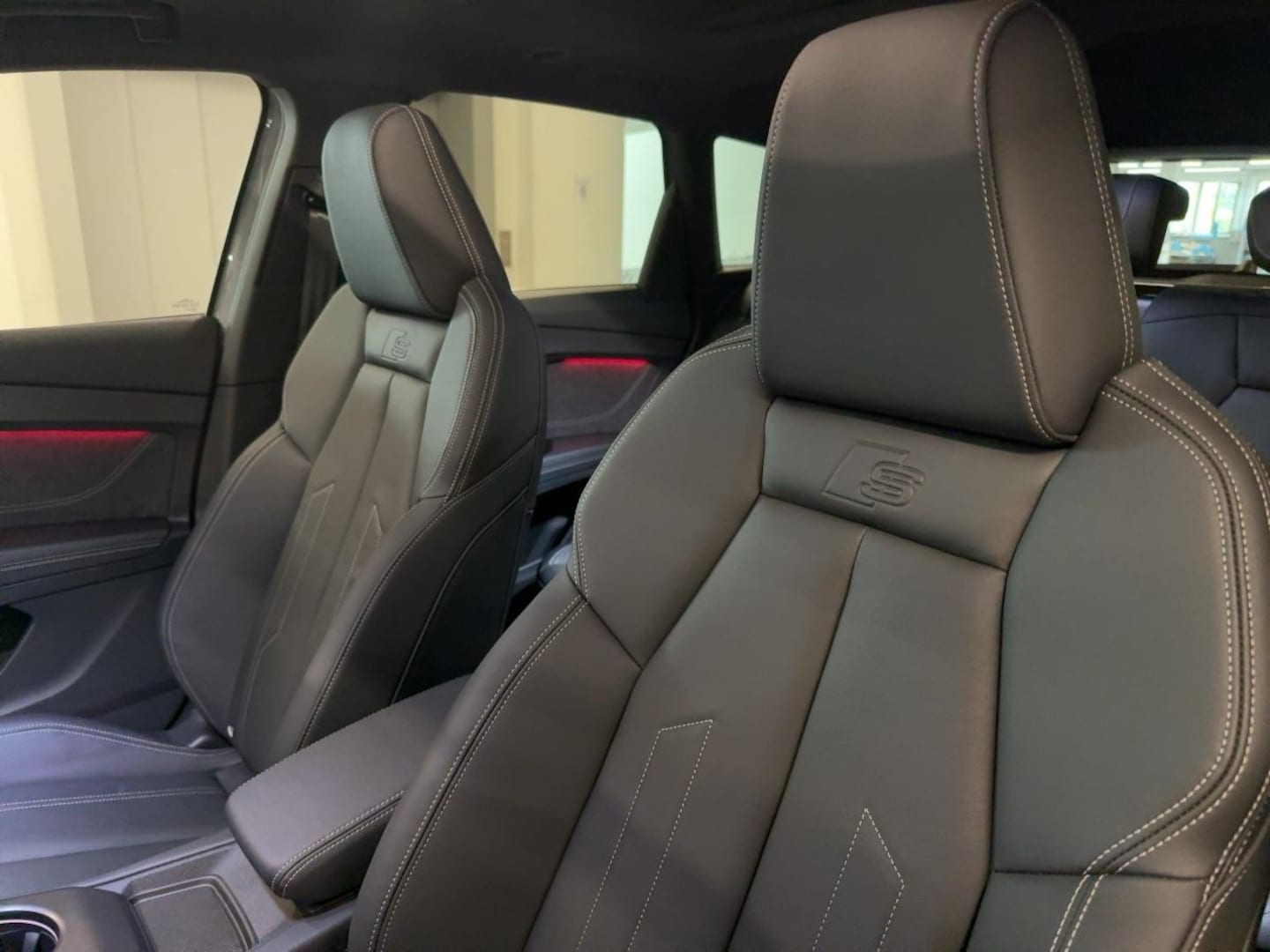 Bild über Audi Q4 SUV e-tron e-tron quattro performance 250 kW - für weitere Informationen kontaktieren Sie den Audi Partner
