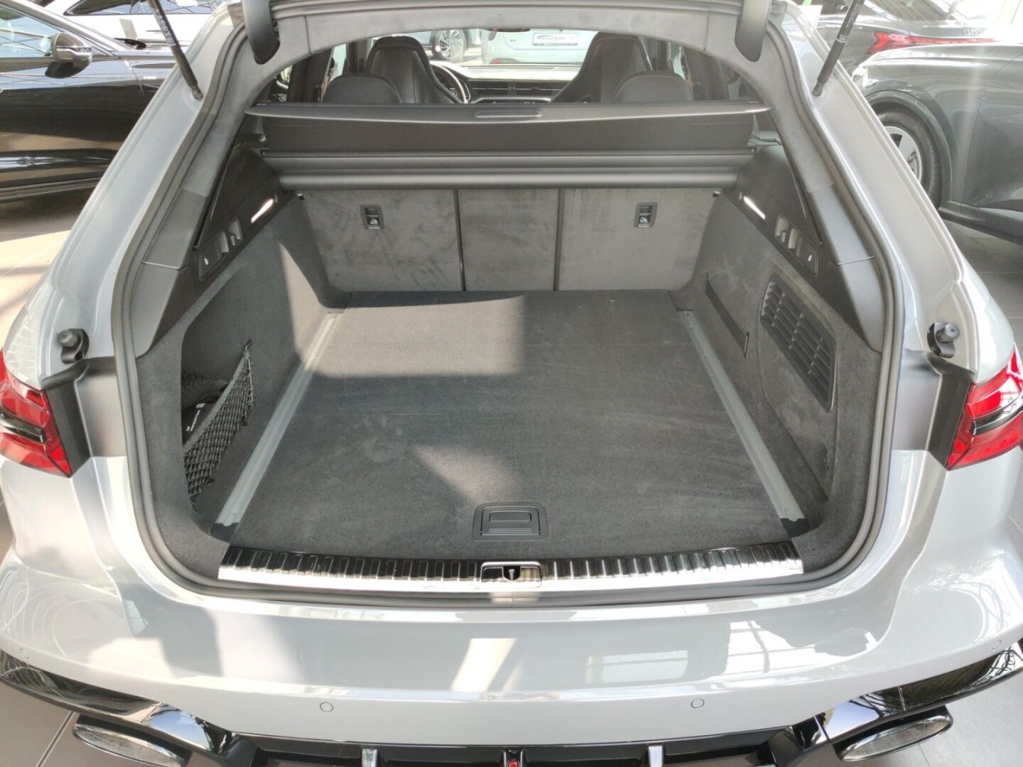 Image about Audi RS 6 Avant performance quattro tiptronic