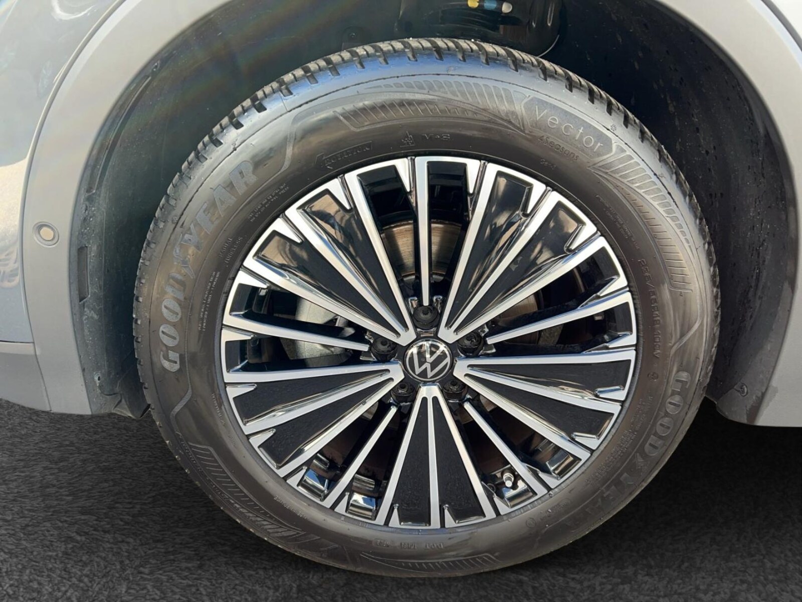 Volkswagen Tiguan – Bild 12