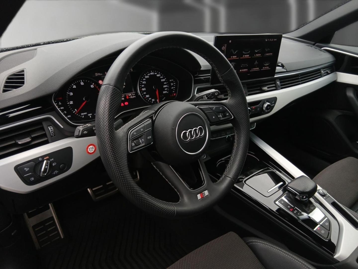Bild über Audi A4 Avant S line 40 TFSI S tronic - für weitere Informationen kontaktieren Sie den Audi Partner