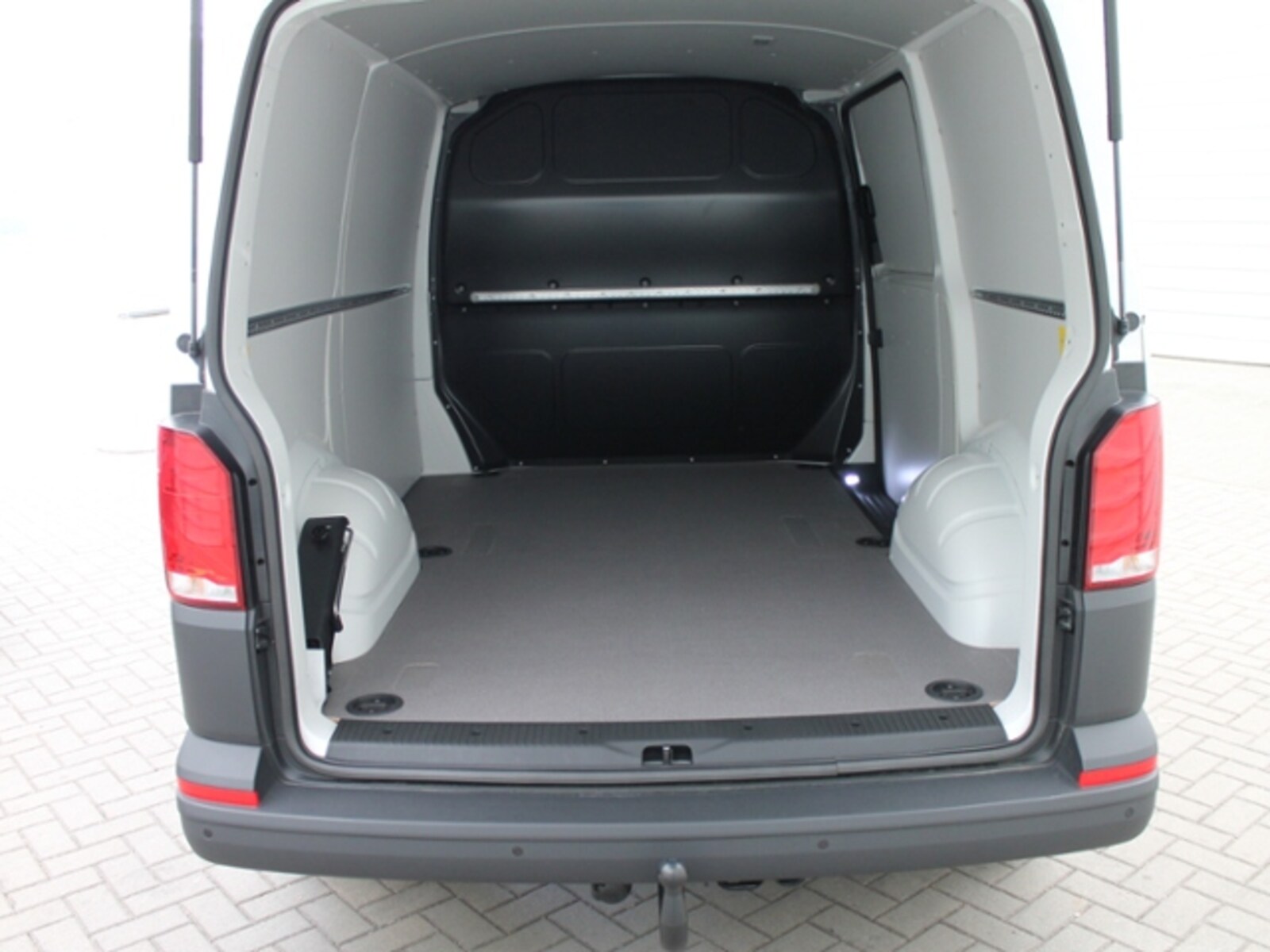 Volkswagen T6.1 Transporter Kasten kurzer Radstand – Bild 10