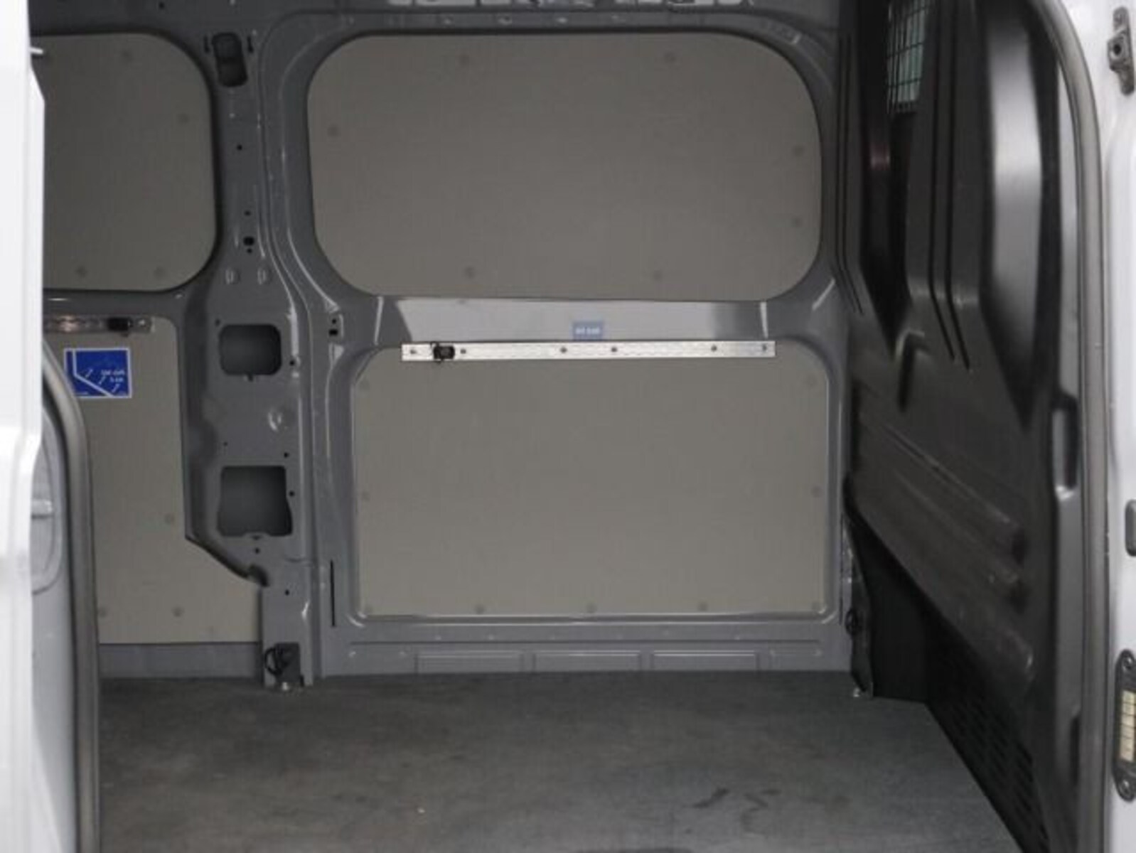 Volkswagen Transporter Kasten langer Radstand – Bild 8