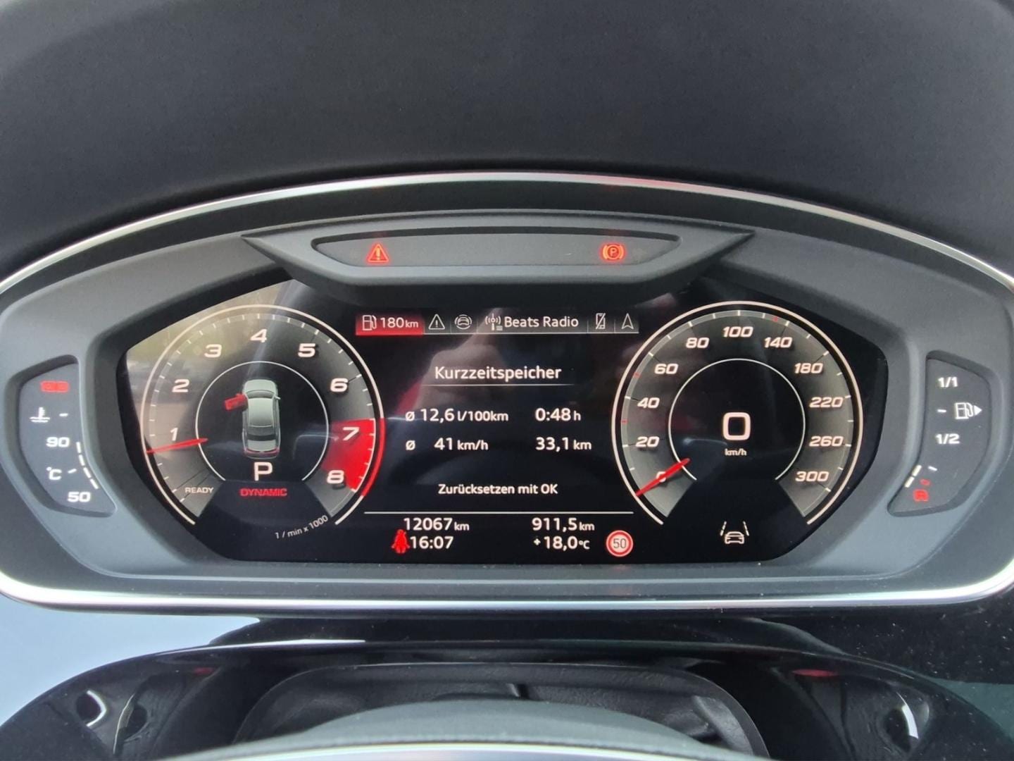 Bild über Audi S8 TFSI quattro tiptronic - für weitere Informationen kontaktieren Sie den Audi Partner