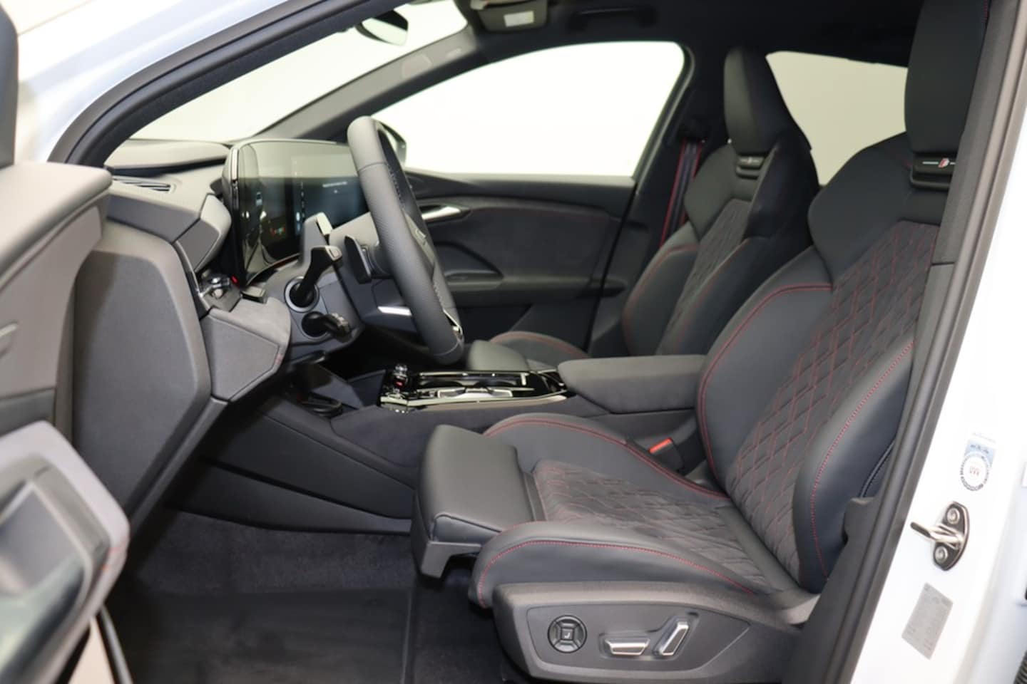 Bild über Audi Q6 SUV e-tron S line business e-tron performance 225 kW - für weitere Informationen kontaktieren Sie den Audi Partner