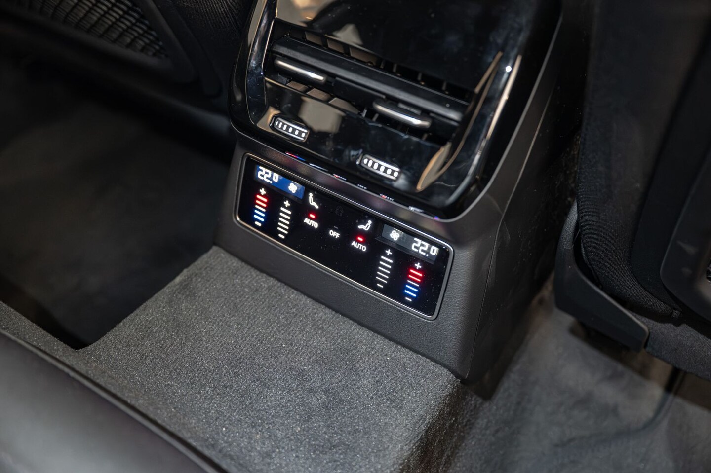 Bild über Audi A6 Avant TDI 150 kW S tronic - für weitere Informationen kontaktieren Sie den Audi Partner