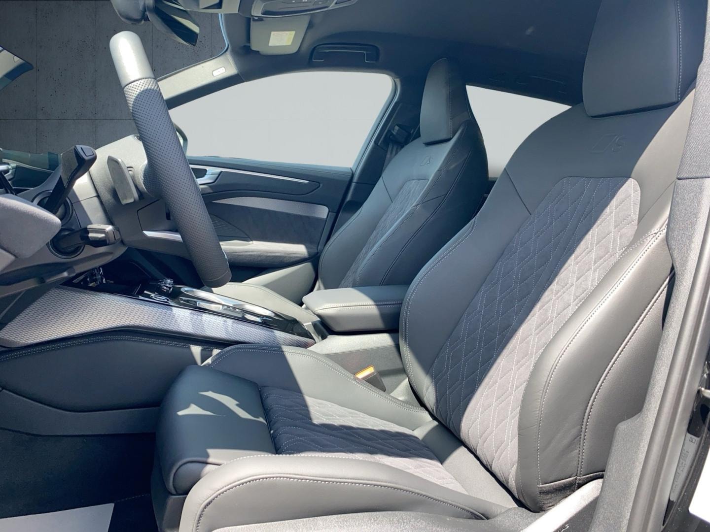Bild über Audi A6 Avant edition one TDI quattro 150 kW S tronic - für weitere Informationen kontaktieren Sie den Audi Partner
