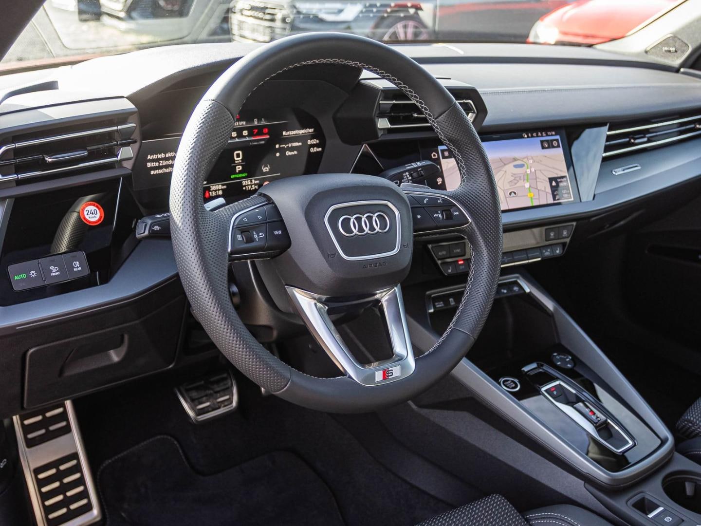 Bild über Audi A3 Sportback S line 35 TFSI S tronic - für weitere Informationen kontaktieren Sie den Audi Partner