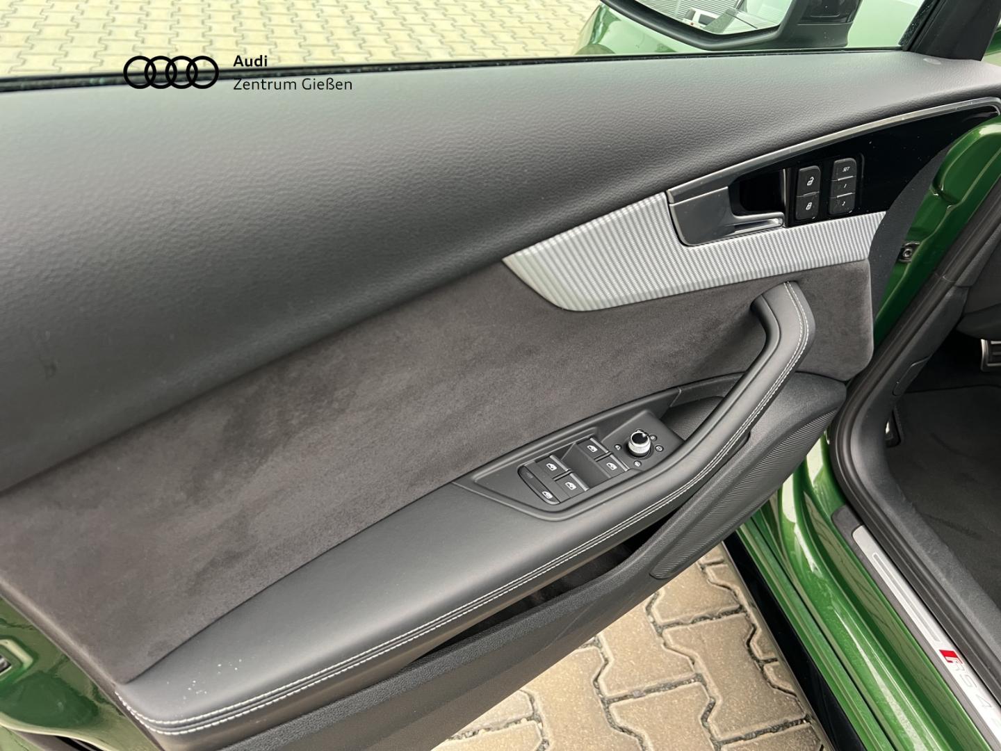Image about Audi RS 4 Avant TFSI quattro tiptronic